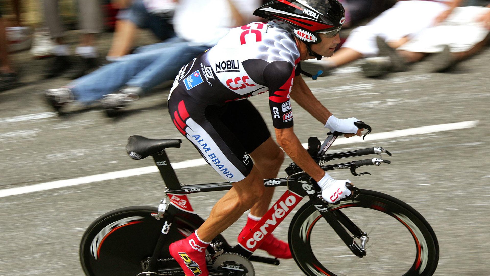 河南队需要克服河北的抵抗，提高士气，河南队伍